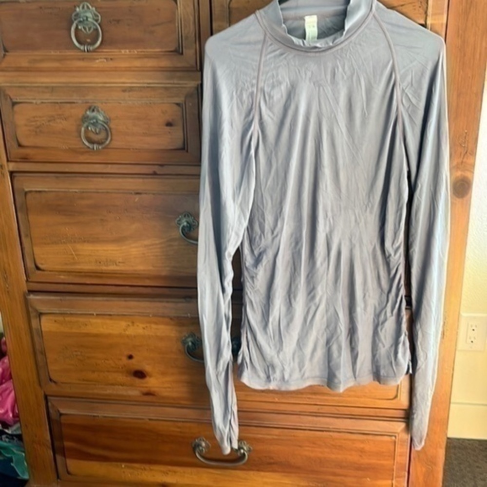 Lululemon Men’s Gray Top Size Large NWOT